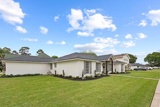 view of front of house with a front lawn and brick siding