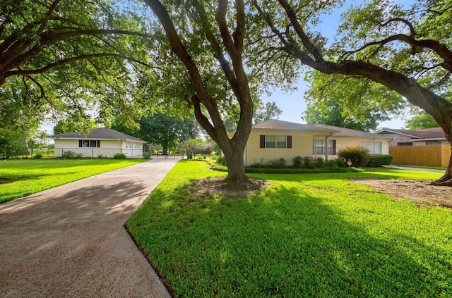 608 Pearson St, Orange, TX 77630 - photo 1