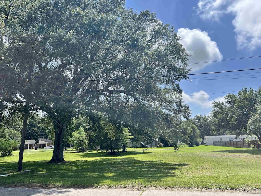 830 Broadway St, China, TX 77613