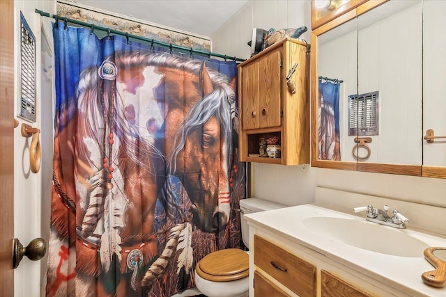 bathroom with a shower with curtain, vanity, and toilet