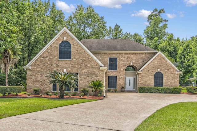 view of property featuring a front lawn