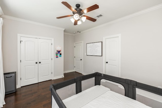 bedroom featuring ceiling fan, dark hardwood / wood-style flooring, and crown molding