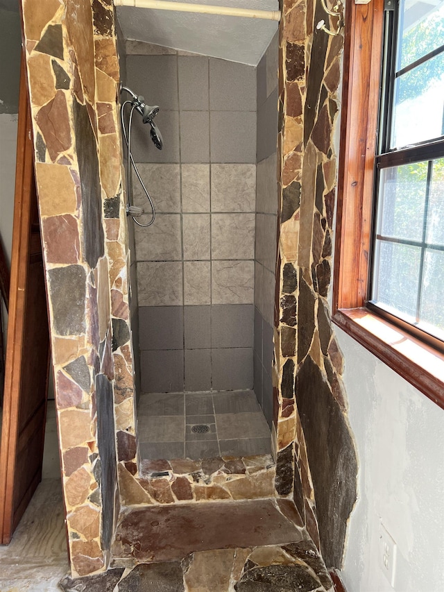 bathroom featuring tiled shower