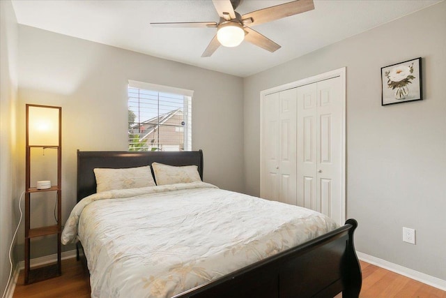 bedroom with hardwood / wood-style floors, ceiling fan, and a closet