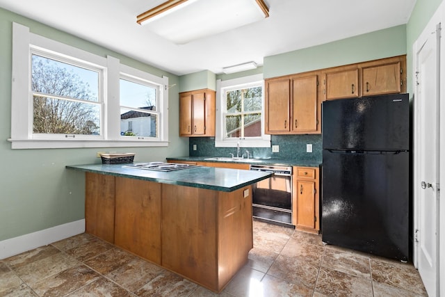 kitchen featuring sink, kitchen peninsula, backsplash, and black appliances