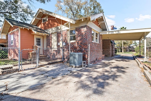 view of front facade featuring a carport and central air condition unit