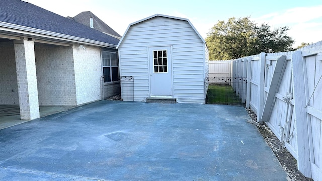 view of patio featuring a storage unit