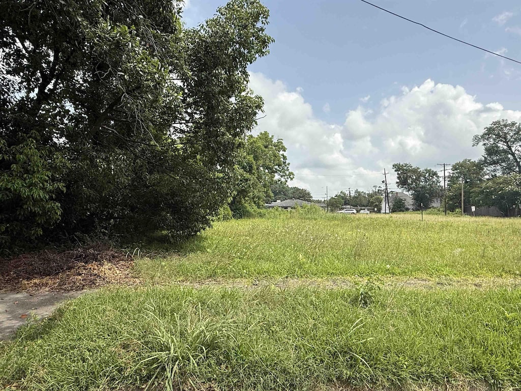 1304 W Cherry Ave, Orange, TX 77630 - photo 1