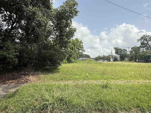 1304 W Cherry Ave, Orange, TX 77630 - photo 1