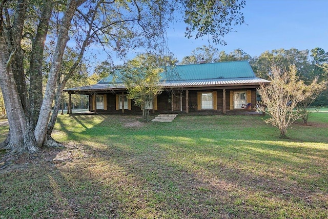 view of front of home featuring a front lawn