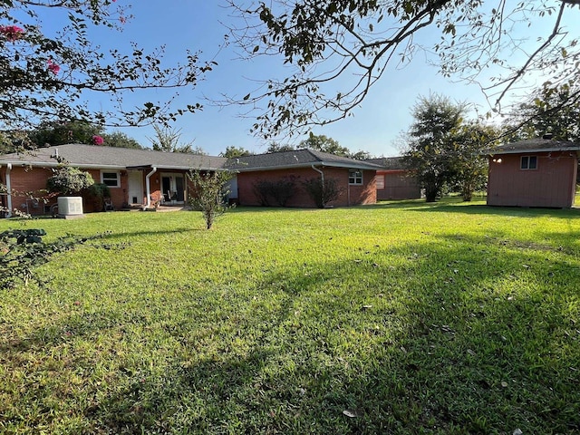 view of yard with a storage unit