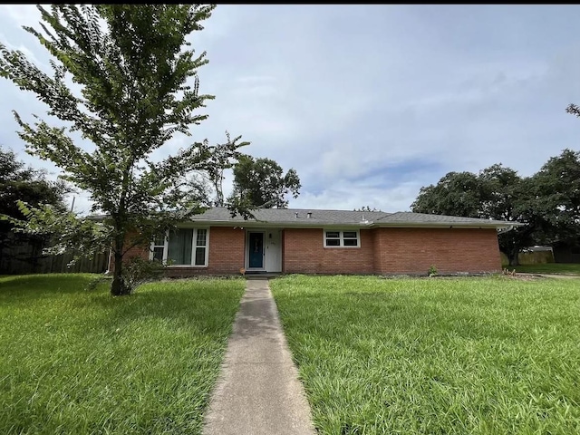 ranch-style house with a front yard