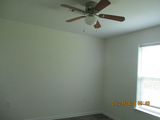 empty room with ceiling fan