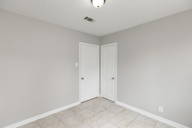 empty room with visible vents and baseboards