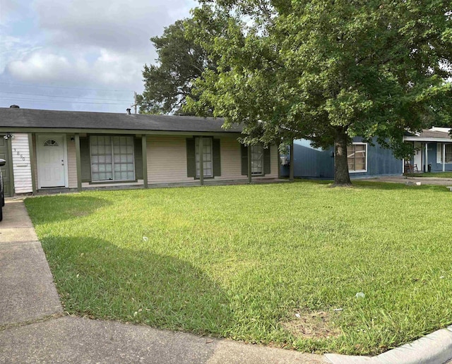 3850 Bristol Dr, Beaumont, TX 77707 - view of front of property with a front yard