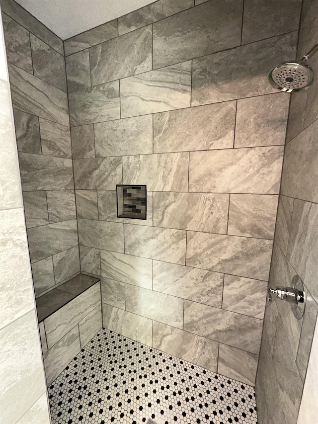 bathroom featuring tiled shower