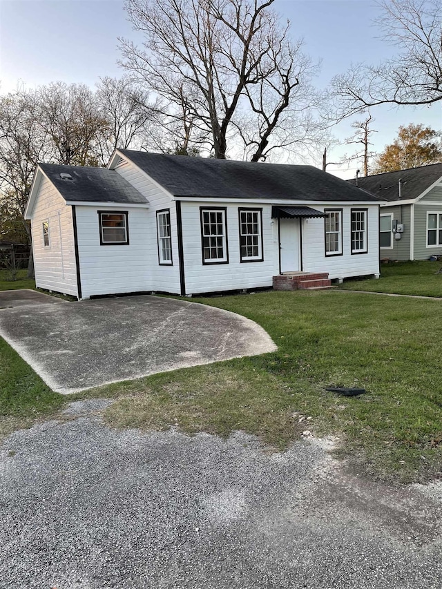 ranch-style home with a front yard