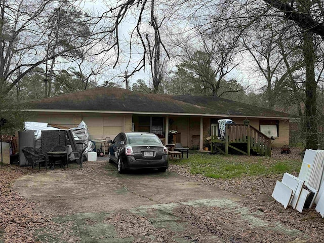 view of front facade featuring a garage