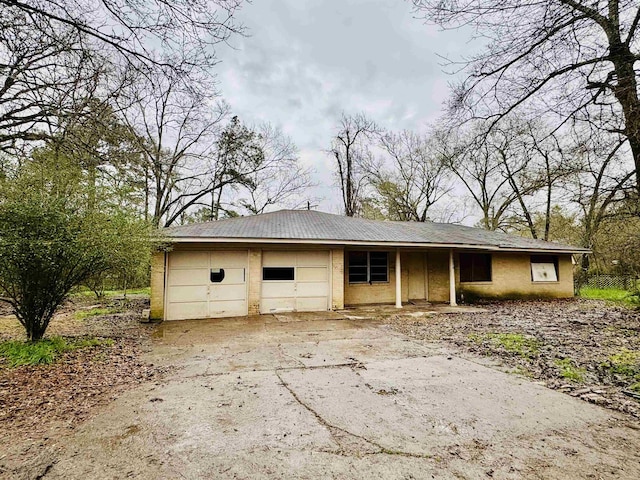 view of front of home with driveway