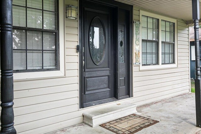 property entrance featuring covered porch