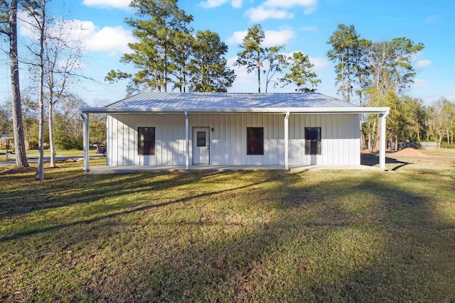 exterior space featuring a yard