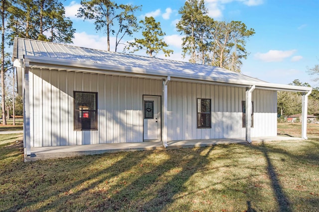 view of outbuilding with a yard