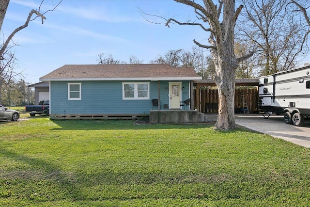 single story home featuring a front lawn