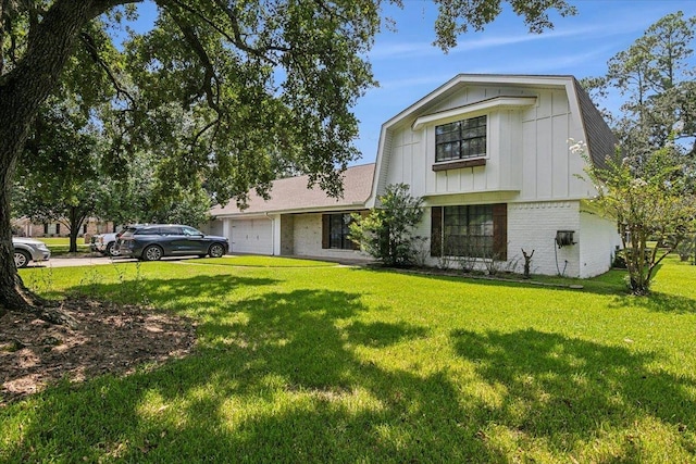 view of front of property with a front lawn