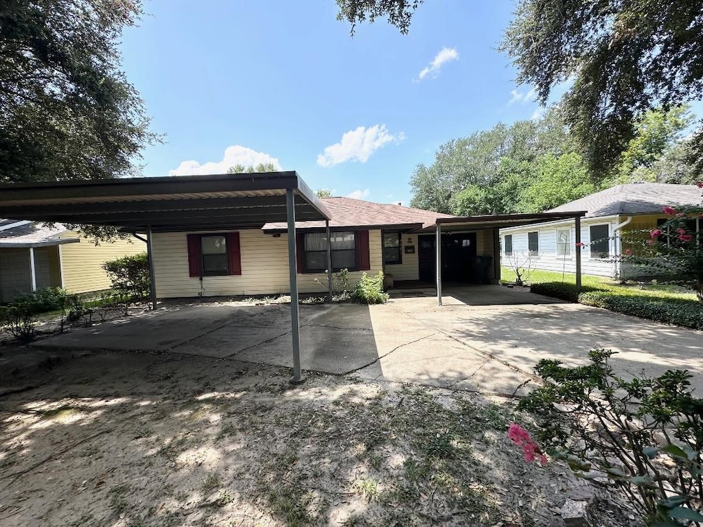 view of front of property featuring a carport