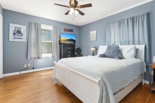 970 Evergreen Ln, Beaumont, TX 77706 - bedroom featuring wood finished floors, baseboards, and ceiling fan