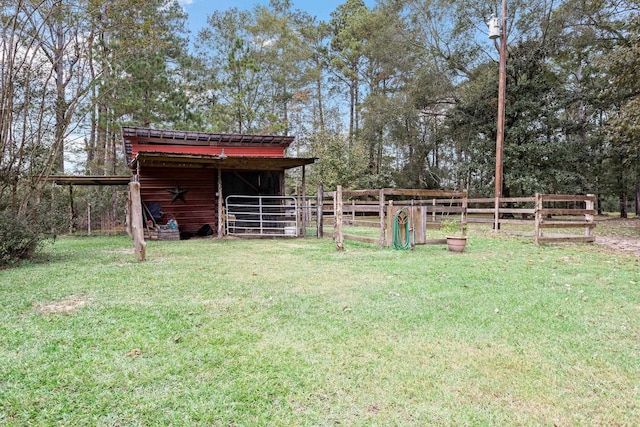 view of yard with an outdoor structure