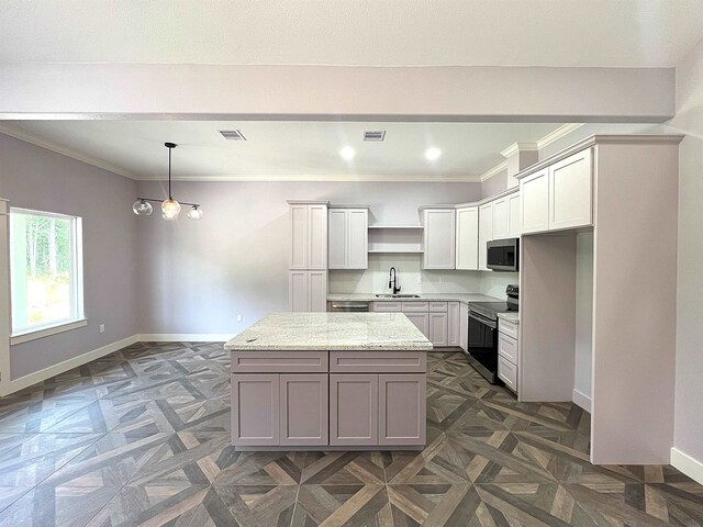 10675 Vinson St, Beaumont, TX 77713 - kitchen with appliances with stainless steel finishes, a sink, open shelves, baseboards, and a center island