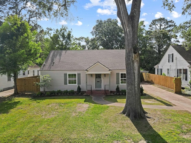 815 Central Dr, Beaumont, TX 77706 - new england style home featuring driveway