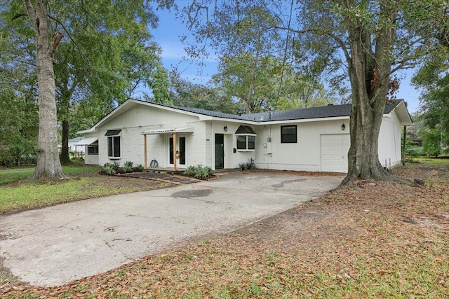 single story home featuring a garage