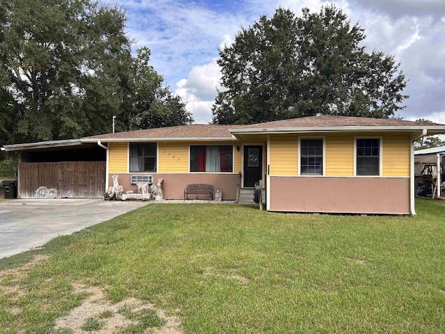 view of front facade featuring a front yard and a carport