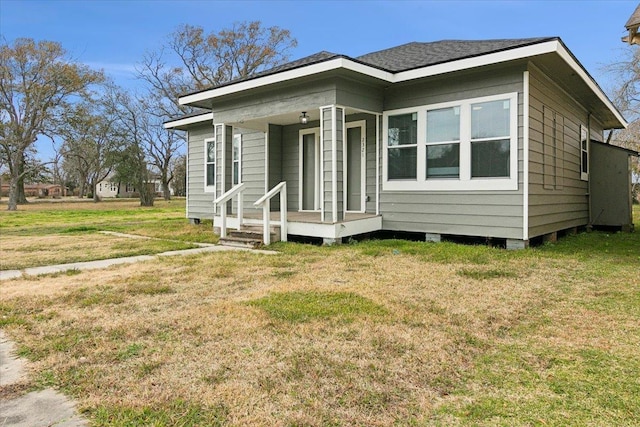 view of front of house featuring a front lawn