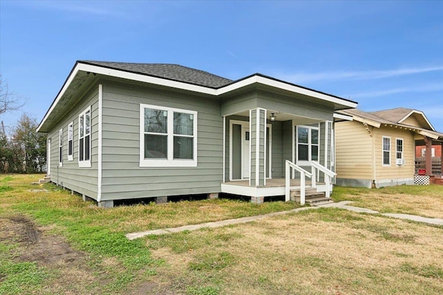 view of front of property with a front yard