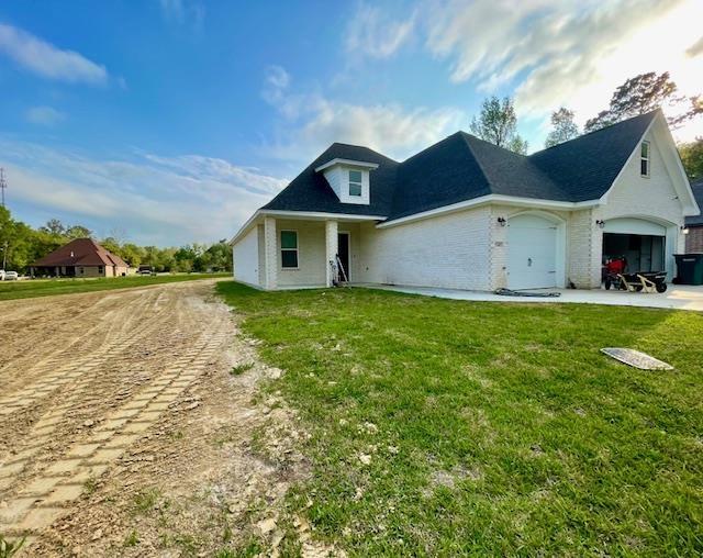 view of front facade with a garage and a front lawn