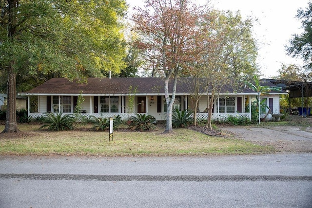 ranch-style home with a front yard