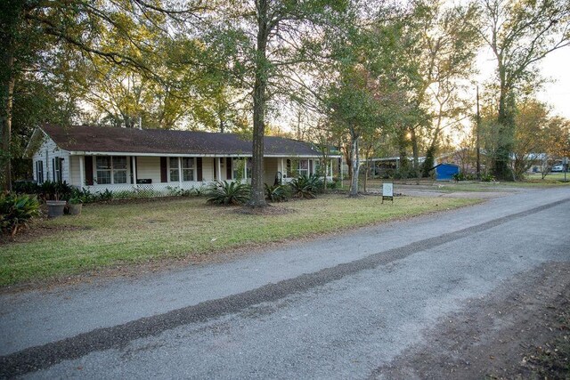 view of front of property featuring a porch