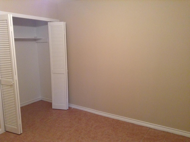 unfurnished bedroom featuring a closet