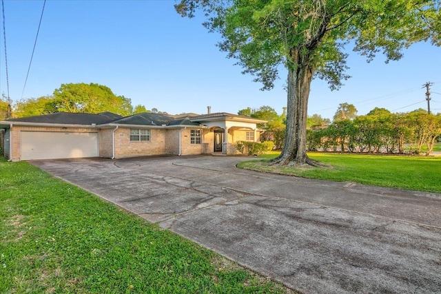 view of front of house featuring a garage and a front lawn