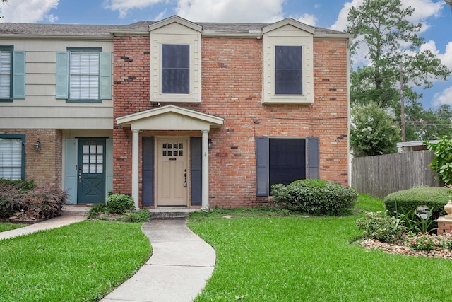 townhome / multi-family property featuring a front yard