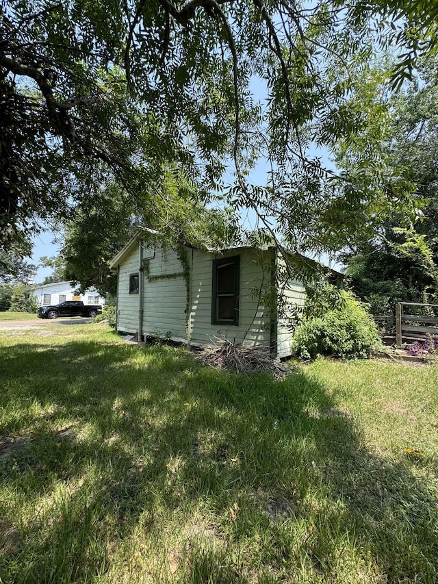 exterior space featuring a lawn