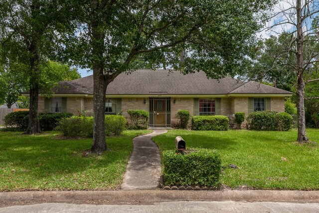 2812 Fairway, Orange, TX 77630 - photo 1