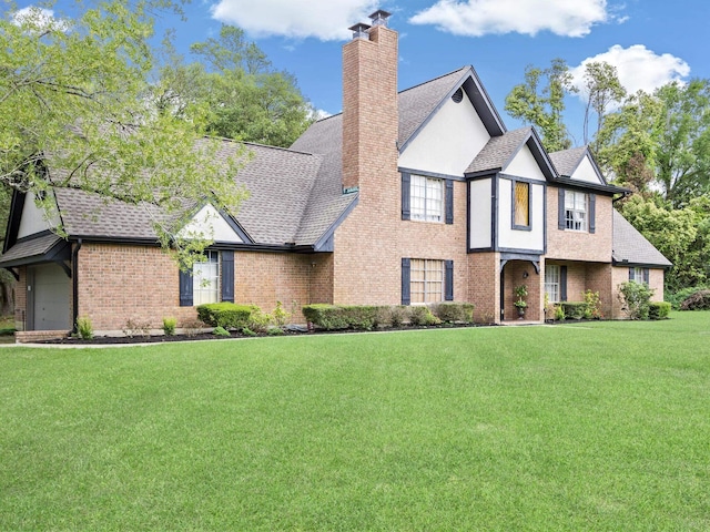 view of front facade featuring a front yard and a garage