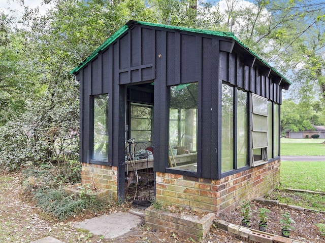 view of outbuilding