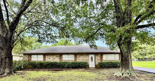 414 David St, Bridge City, TX 77611 - ranch-style home featuring a shingled roof