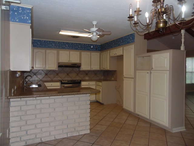 175 Isom St, Lumberton, TX 77657 - kitchen with stainless steel electric range, under cabinet range hood, a peninsula, light tile patterned floors, and a ceiling fan