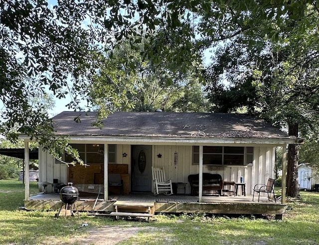 view of front of house with a front yard and a fire pit